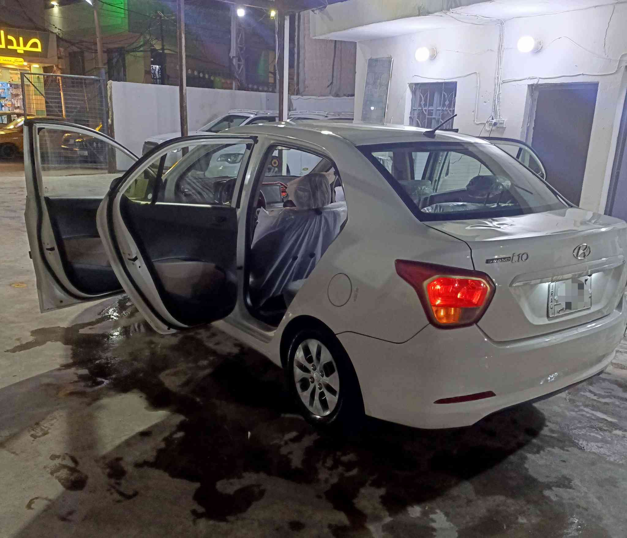 اسلام عليك
 هونداي i10 خليجي 2016 صندوك رقم بغداد السياره على حاله الوكاله من جميع النواحييي
- كير محرك برغي مامفكوك بيهه 💯
-صدر امامي خلفي جديد 💯
-تبريد ثلج تدفئه 💯
-تخم تاير جديد 💯
-شاشه كامره دواره اصليه 💯
-نظام التحكم بالمازدات ارتفاع ونزول
السياره نظيفه بمعنى الكلمه مواصفاتهه حلوه  وسياره ماناقصهه برغي بالواقع احلى من الصور تجي وتفحص بعينك ... انصبغ بيهه قطعتين فقط اثر شخوط خباثه الله شاهد بدون دواخل والسونر موجود بصور... رايدهه  84 وبيهه مجال قليل حك الجيه الشراي يتصل 
📞*********** مكاني بغداد /الكريعات
