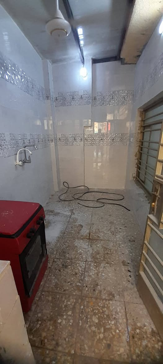 دار للأيجار مساحة ٧٥ متر موقعه في تراث الشرطه الخامسه يحتوي على صاله ومطبخ وغرفه نوم وخدمات وطرمه وسطح ايجاره ٤٠٠ الف المراجعه مع مكتب الاماني للعقار للإستفسار/***********
