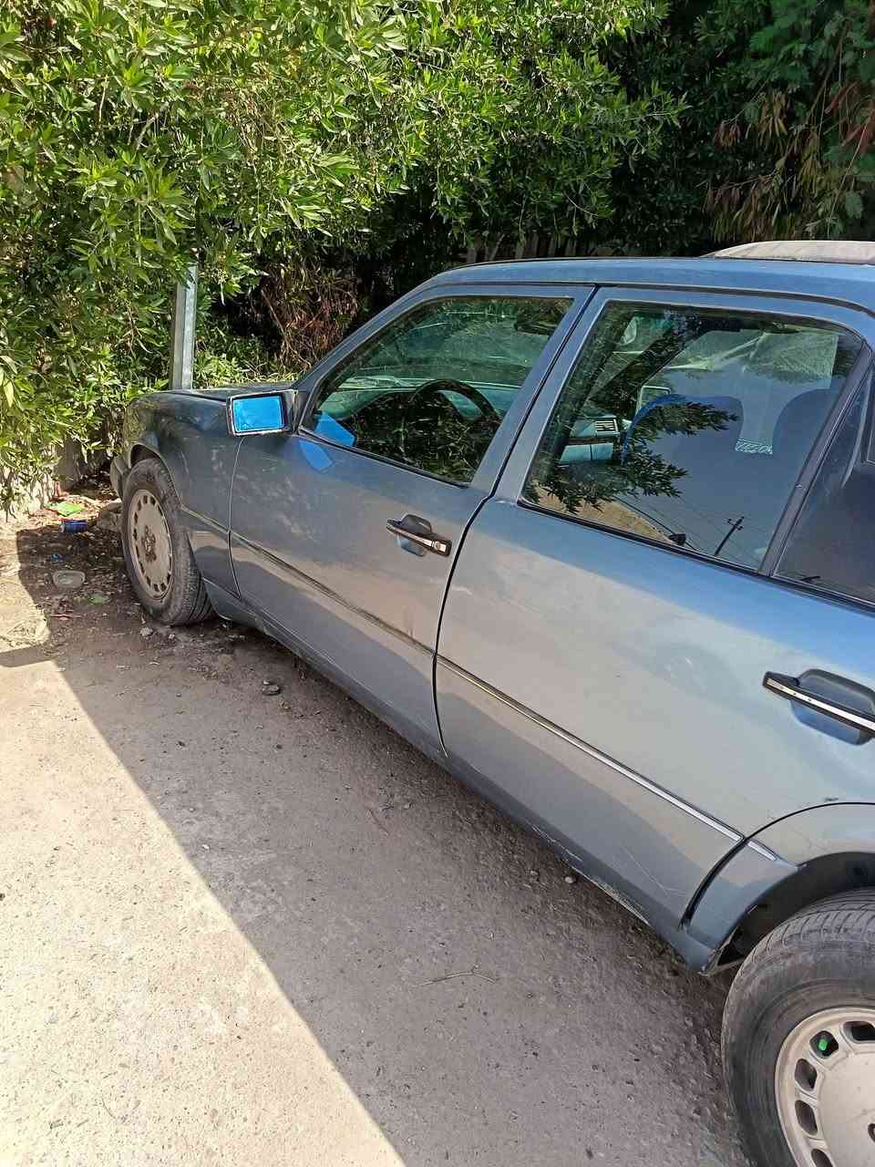 السلام عليكم  للبيع مارسيدس دب  موديل ١٩٨٦ محدثه ١٩٩٢ جاهزه تبريد عاطل بيه شويه ملاحضات باسمي تحويل مباشر السعر ٤٥ وبيه مجال موبايل *********** بغداد والسياره رقمه بغداد
