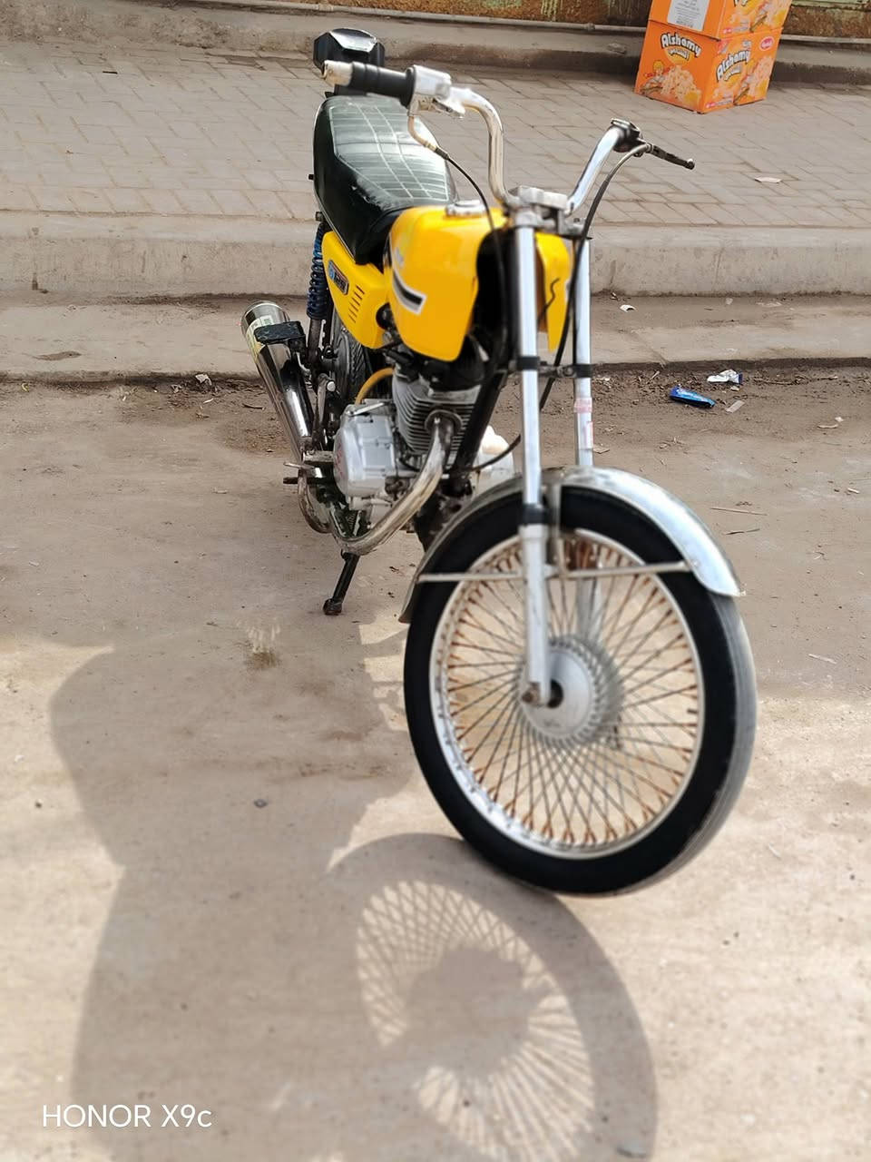 السلام عليكم دراجه إيراني ٤ كير للبيع دراجه حلوه خير من الله العنوان بغداد سبع اقصور رقم *********** للبيع اومراوس
