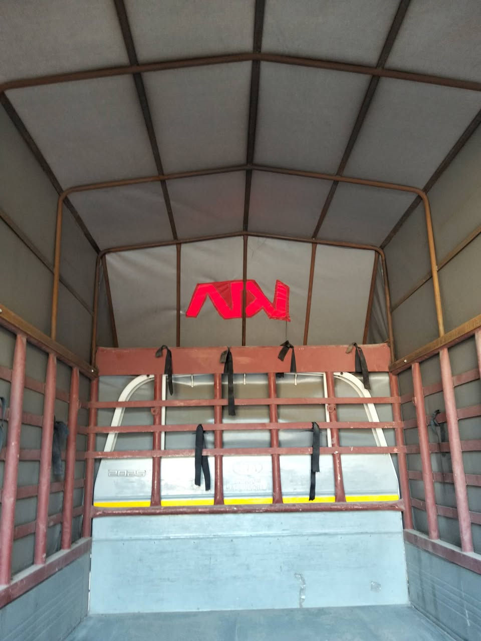 جادر كامل مع الاقواس للبيع ملاحظه الاقواس زاويه يعني مو لحيم 
السعر 350 قفل
رقمي ***********
