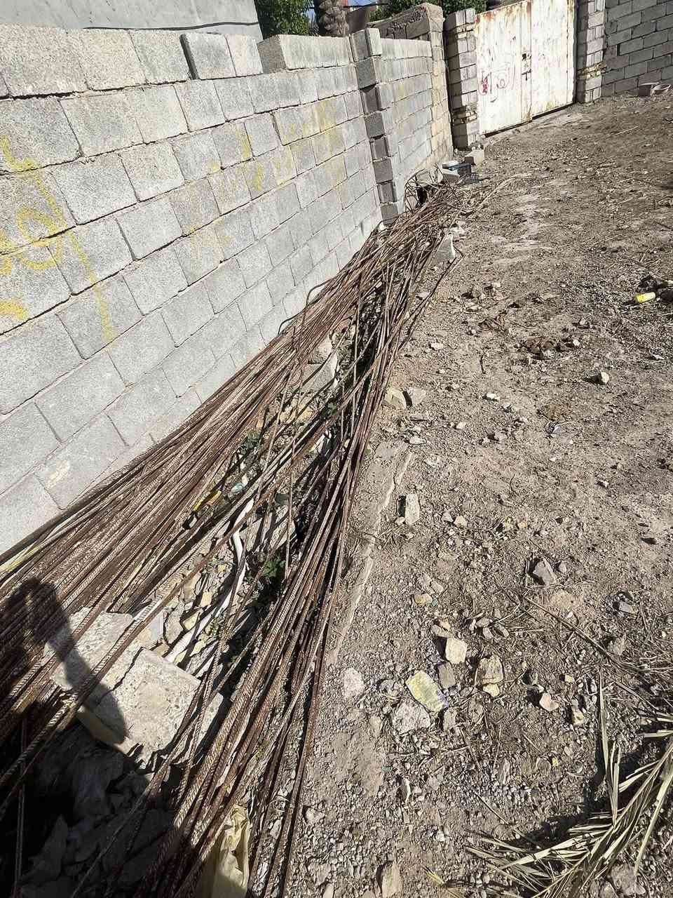 السلام عليكم
يوجد شيش نضيف للبيع 
طول ١٢ متر 
وايضاً بي ٦ متر 
نضيف 
الاستفسار ***********
