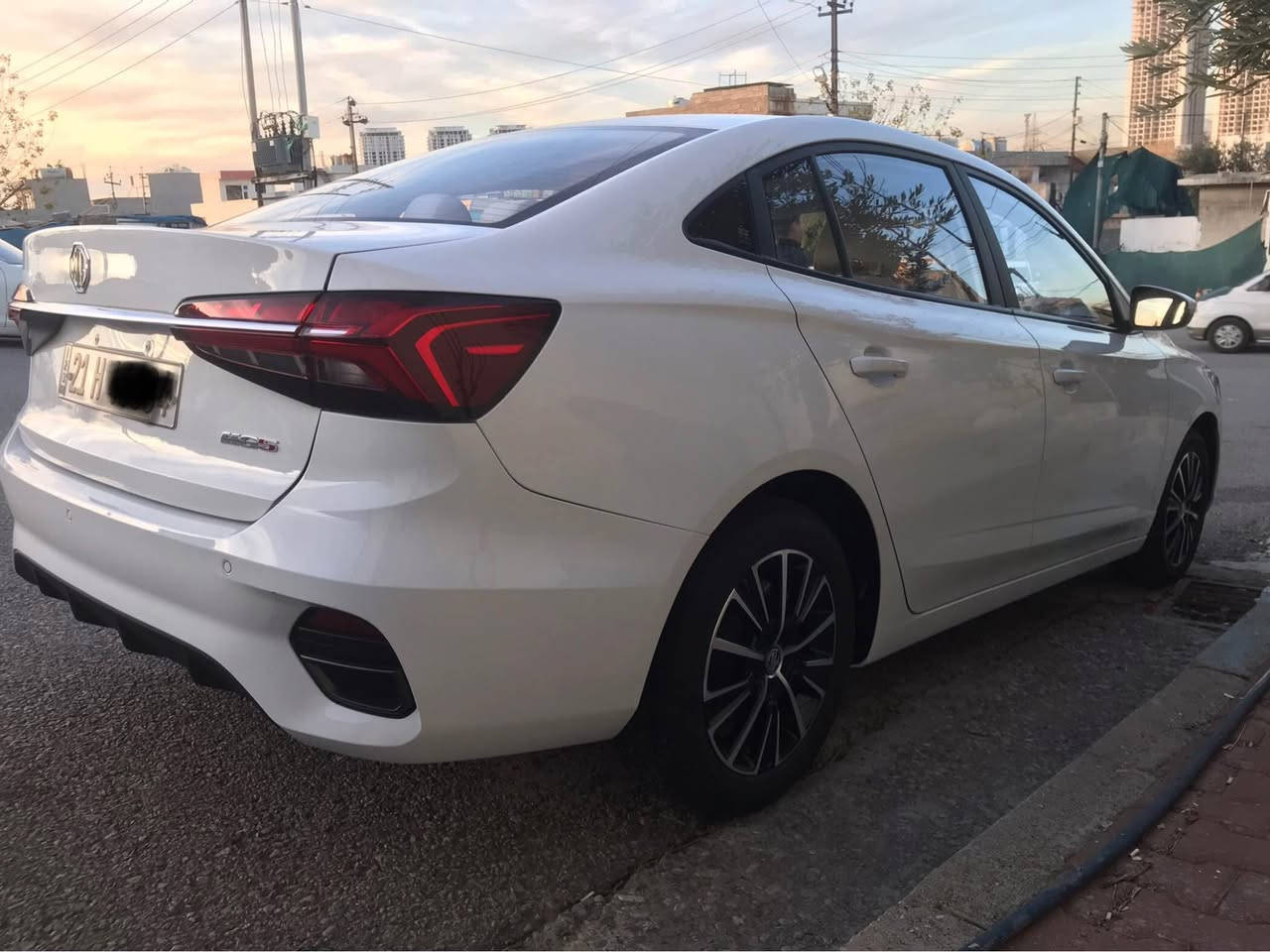 MG5 2025 شکڵ نوێ
نیو مواسەفات زەمانی شەریکە 6 سال
بەسمە 
برێک بەسمە 
ئۆتۆهۆڵد
یەدە بەسمە 
گێچ ئەلکترۆنی و ئاسایی
تەبرید لەمس
تەحدید سورعە
شاشە گەورە
گێڕ ئۆتۆماتیک 
چوار جام کارەبایی
ئاوێنە ئیشارەت 
لایت زینۆن و بلاجکتۆر زینۆن
نرخ:١٢٠  وەرەقە و مەجالێکی زۆر کەم 
***********
تێبینی: 6500 کم ڕۆشتووە 
ڕۆنی گۆڕاوە 10000 کم ی تێکراوە تاکو 15000 کم سێرڤسی ناوێت
بە ئەندازەی چوار پەنجە Pdr ی هەیە لە سنوقەکەی دواوە 
بۆیاخی نییە 
شوێن بەردێک بە چەمەلەغی سەکنەوەیە لە پێشەوە 
بەقەدەر سەرە پەنجەیەک ئەبێت لە تایەی سەیارە پەریوە بەری کەوتوە السليمانية, العراق
