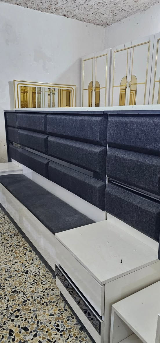 مرحبا اشتري وابيع كافة الأثاث المنزلي المستخدم النضيف واتس ***********
