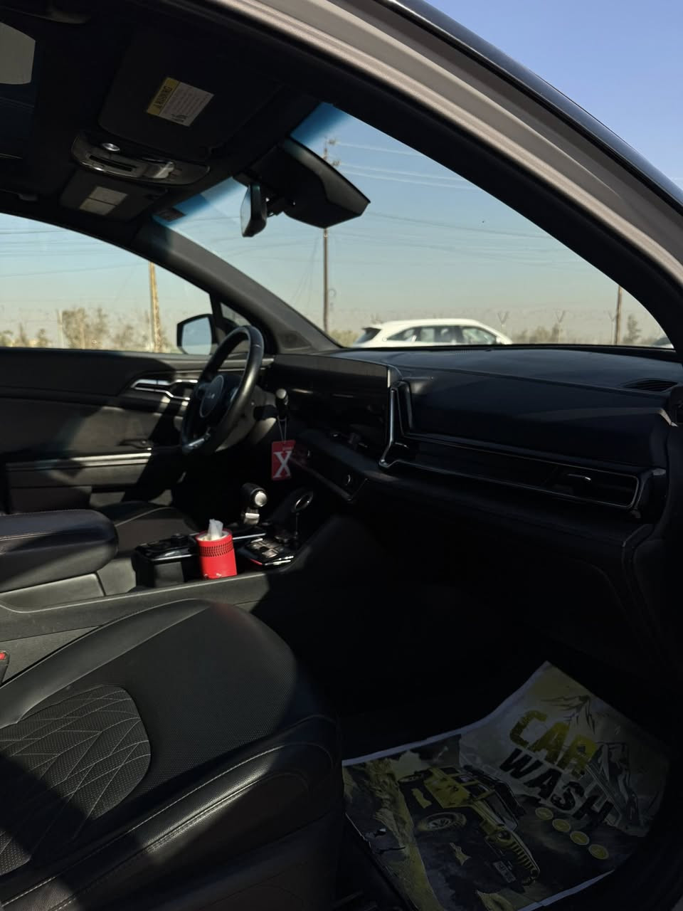 السلام عليكم للبيع كيا سبورتج 2023 برستيج اكس برو اعلى فئه
لون اسمنتي وقماره سوده بلاد تو كلار 
رادارات من 4 جهات (4x4).
تحديد مسار وكشف النقاط العمياء.
كاميرات 360 درجة.
نظام مكابح أوتوماتيكي في حالات الطوارئ.:
تحديد مسار وقياده ذاتيه 
شحن لاسلكي للهواتف.
أبل كاربلاي وأندرويد أوتو.
تشغيل عن بعد. 
شاشه كبيره متصل
قطعتين تبريد
كشنات اسود جلد 
وبعد بيها مواصفات 
بدون ايرباك
السعر215وبيها مجال حك الجيه 
***********
مكاني بغدادجسر ديالى القديم
