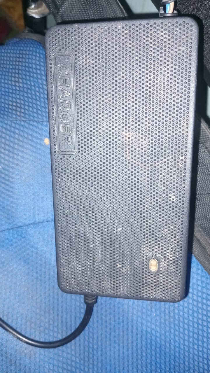 السلام عليكم كرسي متحرك نظيف السعر ***********
