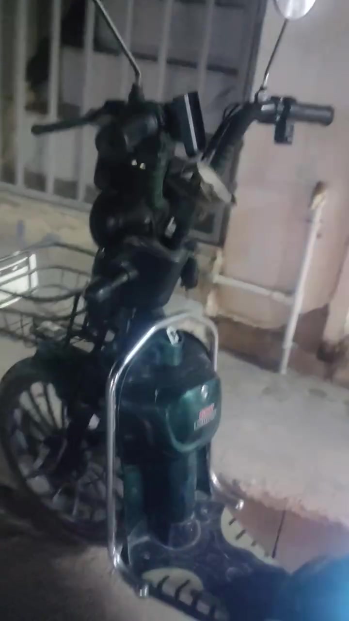 سلام عليكم ماطور شحن للبيع جاهز نضيف بس عندك بطاريتين بيهن ضعف الباقي لوك موديل 2025 يكفيك شحن من الصبح لليل سعر ٢٠٠بي مجال ***********
