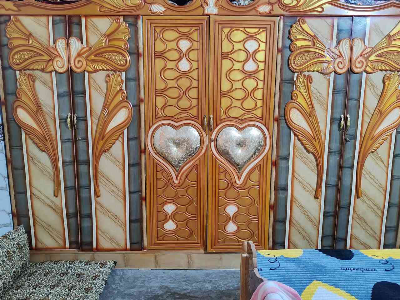 سلام عليكم  قرفه بيعيه السعر 350بيها مجال ***********
