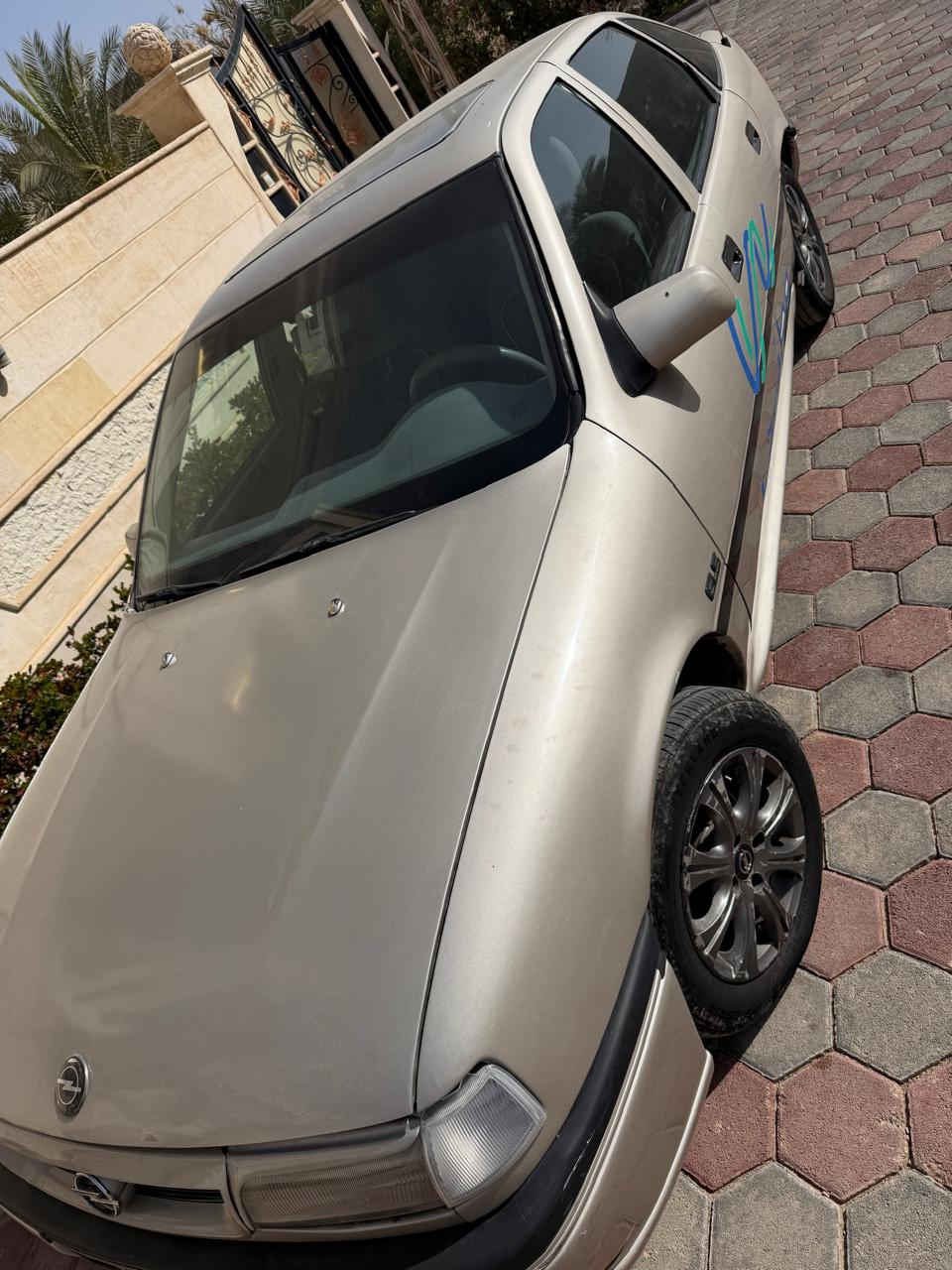 السلام عليكم ....  غير متواجد بالفيس
اوبل فكترا تعمير جديد السيارة حلوة نصبتها ....
محرك 2000 بي تبخير .. 
كير اوتماتيك بلاد ....
رقم انبار تحويل مباشر ...
السعر 36 وبيها شي قليل ...
مكانها هيت...
 *********** للاستفسار
