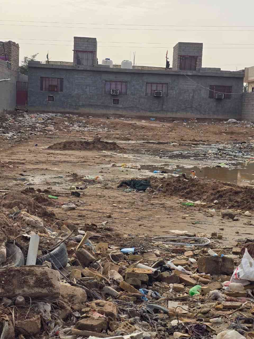 السلام عليكم قطعه مساحه الف متر نزال 50و الجبها 20شارغ تبليط ماء كهرباء واصله مقابيل النازحين الاستفسار ***********
