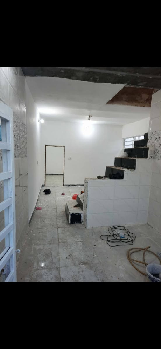 دار للبيع
تفاصيل الدار: 
مساحة الدار مئة متر الاساس كونكريت السقف عكاده 
يحتوي الدار على غرفة وصاله ومطبخ صحيات داخلية وخارجية واستقبال هيكل 
العنوان: شارع الحوزه في نهايه شارع 12
السعر: واحد وعشرون مليون وهناك مجال للتفاوض بالسعر 
للتفاصيل اكثر والتواصل على: ***********
