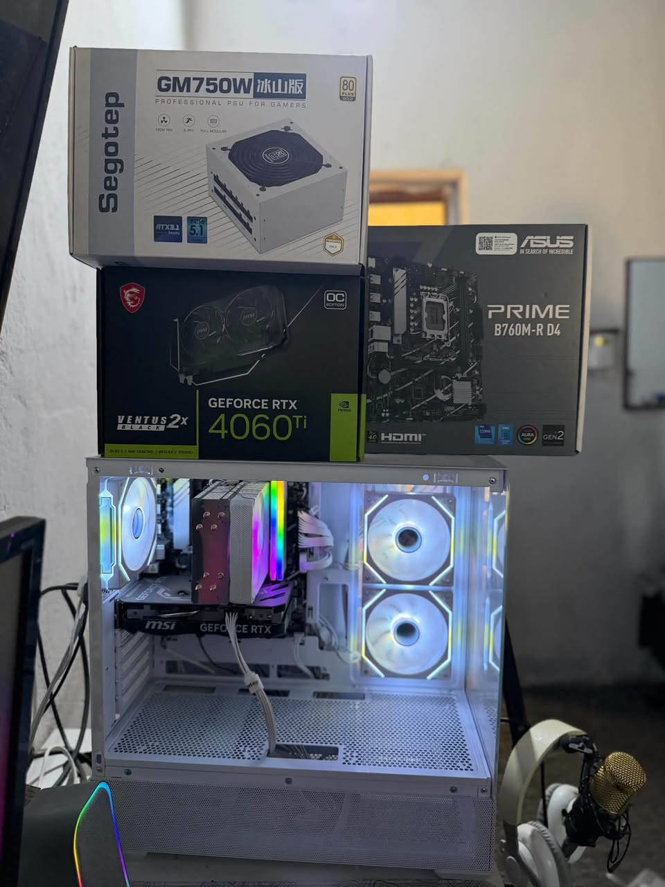 للبيع | تجميعة Gaming  🔥
مواصفات الكيس:

* ✅ المعالج: Intel Core i5-12400F (Tray)

* ✅ اللوحة الأم: ASUS PRIME B760M-R D4

* ✅ كرت الشاشة: MSI GeForce RTX 4060 Ti Ventus 2X Black OC 16GB

* ✅ الرام: Corsair Vengeance RGB PRO White DDR4 32GB (16×2) 3600MHz

* ✅ الخزن: Lexar NM620 NVMe M.2 SSD 2 TB Gen3

* ✅ مزود الطاقة: Segotep GM750W 750W 80+ Gold Full Modular (White)

* ✅ المبرد: Raptor MASS LC X400

* ✅ الكيس: White Gaming Case مع مراوح ARGB

الملحقات:

🖥️ شاشة Acer

* دقة 2K (2560×1440)

* معدل تحديث 165Hz

🔋 UPS

* ZEUS Online 1KV

* حماية كاملة للأجهزة (Online UPS)

⌨️ كيبورد

* Mechanical Gaming Keyboard

🖱️ ماوس

* Attack Shark Gaming Mouse

مع كرسي كيمنك 

السعر ابيع كامله ما ابيع اجزاء سعرهه كامله (مليونين و ٤٠٠ و بيهه مجال بسيط)


**إذا كنت صاحب هذا الإعلان وتريد حذفه لأي سبب، رجاءا أرسل رسالة إلى الدعم الفني**