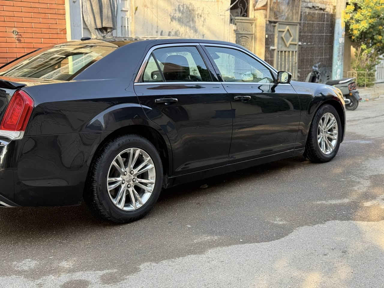 السلام عليكم اوباما موديل 2017 بيه بارد بالباب الامامي والباب الخلفي جهه السكن ومفتوحات وبيه نكراش خفيف 
السعر 215 وبيه مجال 
للاستفسار ***********
