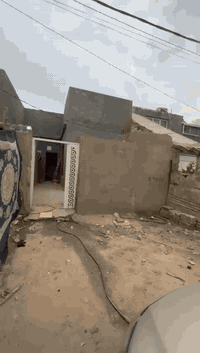 بيت ١٠٠متر ب الحولي للإيجار بي غرفه و صاله و مطبخ و استقبال و صحيات أجاره ٢٠٠ الف و هذا رقمي *********** والله يرزق الجميع ان شاء الله
