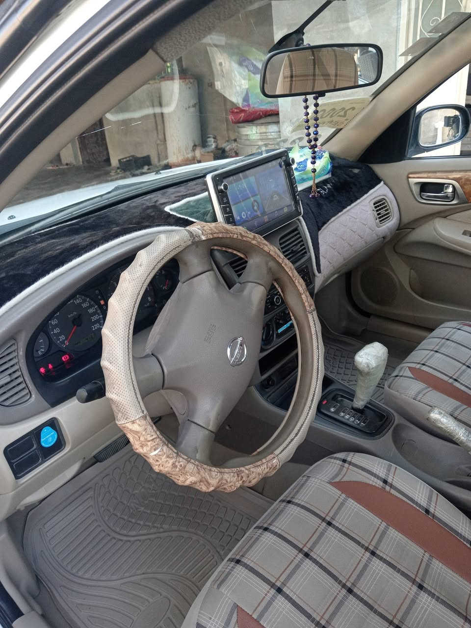 سلام عليكم
سني للبيع ٢٠٠٩ رقم بغداد محرك ابيض 
ضرر نص قطعه سياره على وضع الشركه كلهه شغاله تبريد تدفئه ربع متصرف عليهه بسمي سياره مكان الفلوجه سعر ١١٠ رقم تلفون ***********
