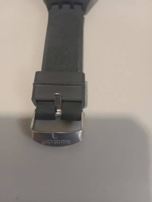 ساعة سواتش (Swatch) بقرص أسود وسوار مطاطي أسود مريح.الماركة: سواتش (Swatch)، صناعة سويسرية.المميزات: تحتوي على نافذة لعرض التاريخ ومقاومة للماء.


**إذا كنت صاحب هذا الإعلان وتريد حذفه لأي سبب، رجاءا أرسل رسالة إلى الدعم الفني**