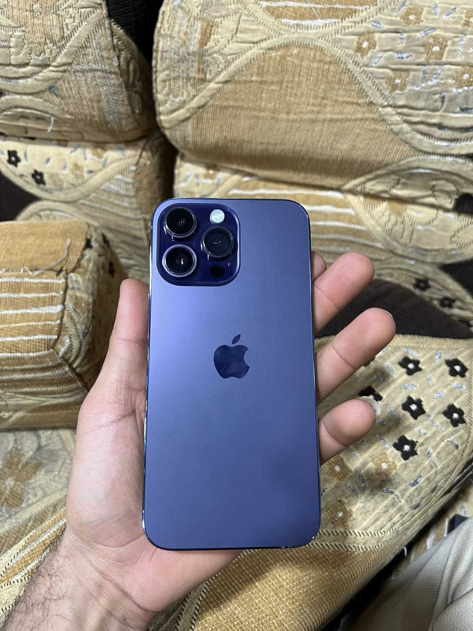 السلام عليكم ايفون 14 برو ماكس دبل شريحه الجهاز نيف بمعنه الكلمه استخدام شخصي فقط البطاريه معلايه مو ستبدال  السعر. 950 وبي مجال ***********
