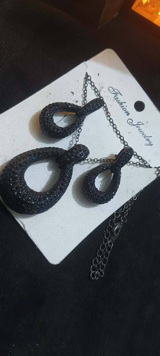 كل هذا الجمال 
بسعر خيالي 
سعر الدرزن 12 كارت 25 ألف و التوصيل مجاني 
ملاحظة 
امانة الله و رسوله يجيك كله هيچ و شرط الفحص أمام المندوب 
* موديلات تجي بدون زنجيل هذا هو هيچ 
افحص اذا مو نفس الصور ارفض الطلب 
علق تم واجيك خاص اذا تريد تحجز


**إذا كنت صاحب هذا الإعلان وتريد حذفه لأي سبب، رجاءا أرسل رسالة إلى الدعم الفني**