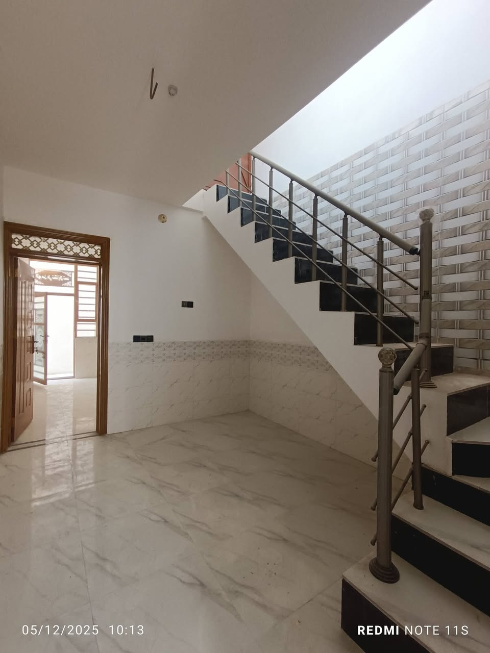 سلام عليكم  ارخص منطقه بكربلاء 
دور للبيع كربلاء مجمع الابداع السكني 
متوفر 50 متر طابق واحد وطابق ونص 
متوفر 71 متر طابق واحد وركن هم موجود 
متوفر 75 متر طابق واحد وطابق ونص 
متوفر 100متر طابق واحد وطابقين 
وكلهن جدد ما مسكونات تستلم مفتاح 
خدمات ماء/ مجاري/ كهرباء/ تبليط/كله متوفر 
طابو زراعي سند 25 قرار محكمة المكاتبه مباشره وايه صاحب الگاع للاستفسار خاص او اتصال 
***********/💯/***********
