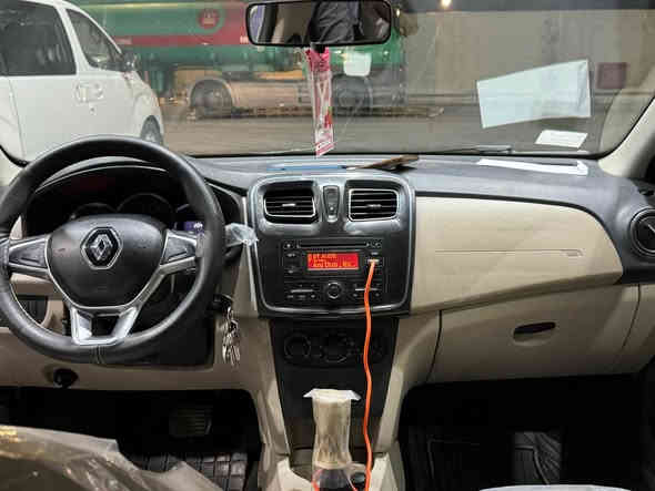 من رخصة الادمن 
السلام عليكم …
رينو سمبل ٢٠١٩ 
خليجي
ماشية 99 الف كيلو
السيارة مكفولة كير ومكينة 
وبدون قطرة صبغ
*السيارة مبدل بيها دعامية امامية وخلفية وبنيد وصندوك وكل القطع وكالة بلادي .
السيارة مبولشة وداخله حمام وفلس واحد متذب عليهة كامله مكمله زوج تايرات جدد 
السيارة قبل شهرين مسويلهة ادامه (السيارة على ايدي مداريهة )
السيارة عيبهة بسيط بس جراد بل قمارة غير هذا الشي ما بيهة 
مكان السيارة بغداد الامين الثانية العنده استفسار على الارقام ذني 
***********
واتساب *********** بغداد
