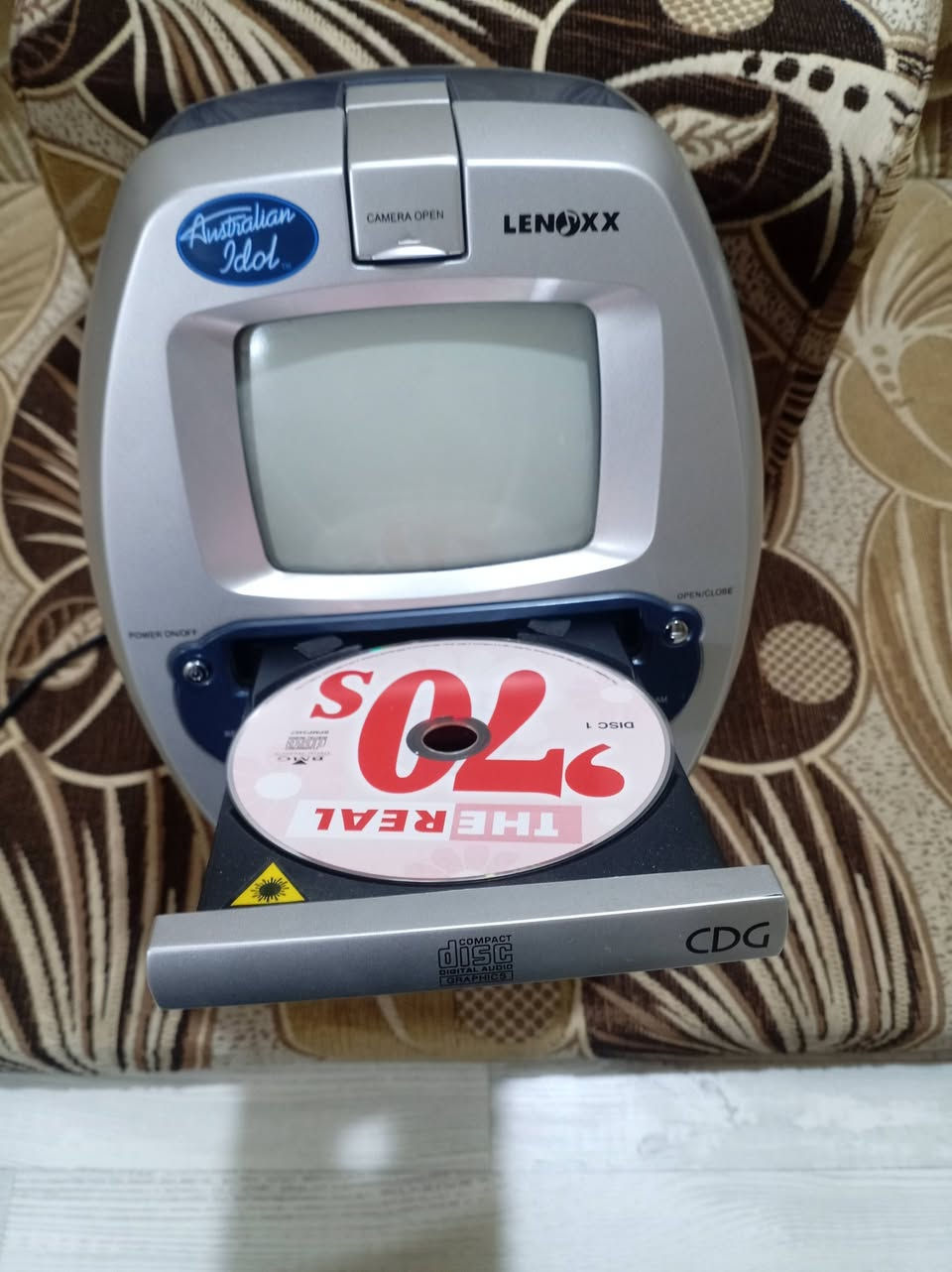 جهاز يحتوي على شاشة 5 بوصة أسود وأبيض وكامرة وسيدي ومكبر صوت وأواكس

الجهاز يعمل به فقط مكبر الصوت والأواكس والباقي فيهن عطل

الجهاز غير داخل تصليح نهائيا
أبيعه على وضعه

السعر 40 ألف
يوجد توصيل


**إذا كنت صاحب هذا الإعلان وتريد حذفه لأي سبب، رجاءا أرسل رسالة إلى الدعم الفني**