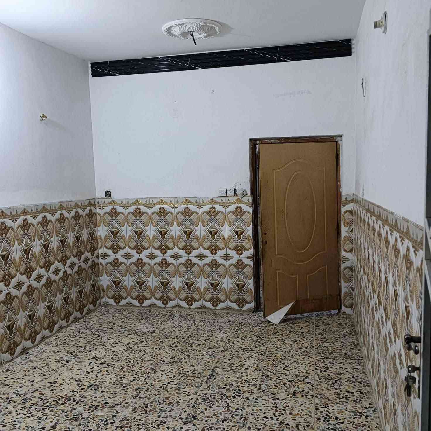 سلام عليكم
بيت ٥٠ متر طابقين
بشارع أفران ضياء
الفرع ابو هادي 
***********
