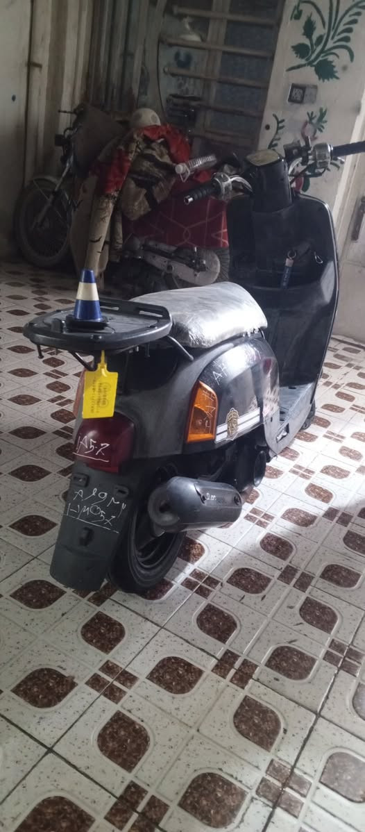 عليكم دراجه بوليس 2008دراجه شوف عينك دراجه ما اطلع بيها هواي لان عندي غيرها الدراجه نضافه85٪بيها تلحيضات السعر 600وبيها مجال للعزاز مكاني بغداد الشعب الرقم ***********
