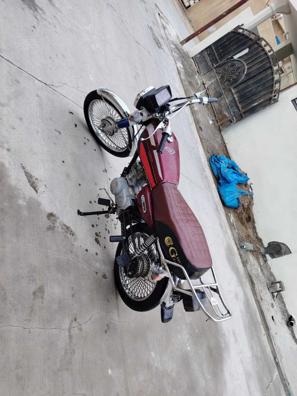 السلام عليكم
تايكر موديل21
محرك لاصرف ولا بخار ولا صوت
دراجه مابيها عيب
وياله جديد
تايرات جديد
محرك كير شرط
مامفتوح
كهربايات كله شغال
دبلات امامي وخلفي شغال
سعر400بي مجال بصيط لشراي
مكاني كركوك قادسيه الثانيه
***********
