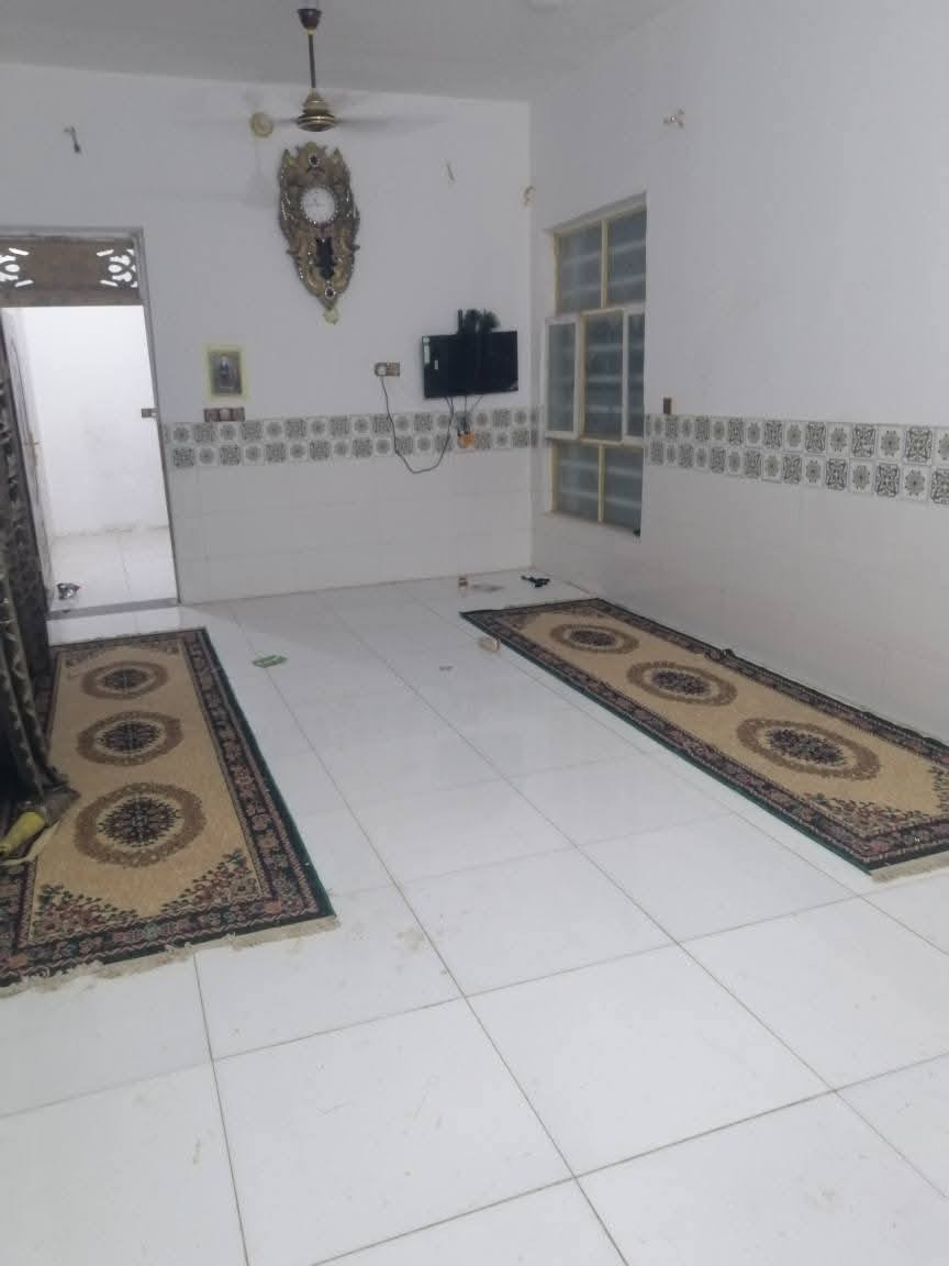 دار للبيع مساحته القطعه ٤٠٠ متر باني البيت ب٢٠٠ متر وباقي قطعه ٢٠٠ متر البيت بي غرفتين وصاله ومطبخ وبراني بناء طابوك جديد البيت جاهز ارضيه بورسلاين سراميك   حي عداي مقابل حي الصناعي أكثر استفسار على رقم ***********(ملاحضة نوع العقار زراعي زراعي)
