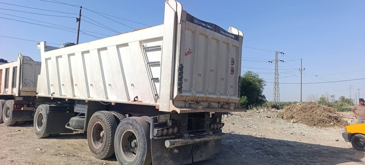 السلام عليكم للبيع مقطوره طول 725 دناكير 16 تايرات 24 ويل وبرماخ ابو الربع بيع او مراوس بمقطوره علم او حوضيه اقل سعر المكان ديوانيه ***********
