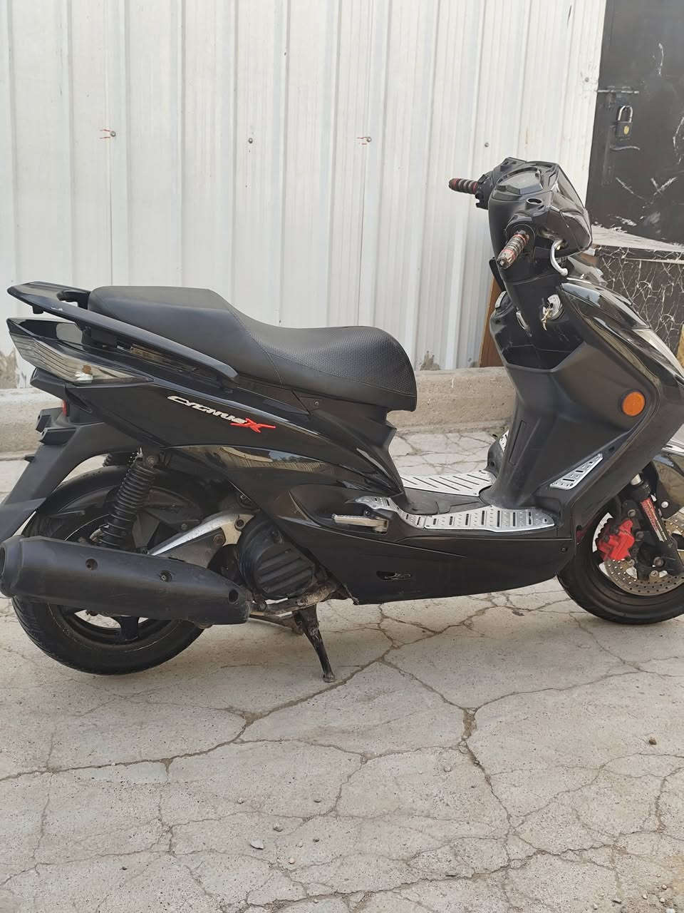 دراجة سكنس لد نضافه 98% دراجة بلاديه كلشي شغال اي نقص مابيها مكاني بغداد البلديات السعر 1100 مليون و100
***********
