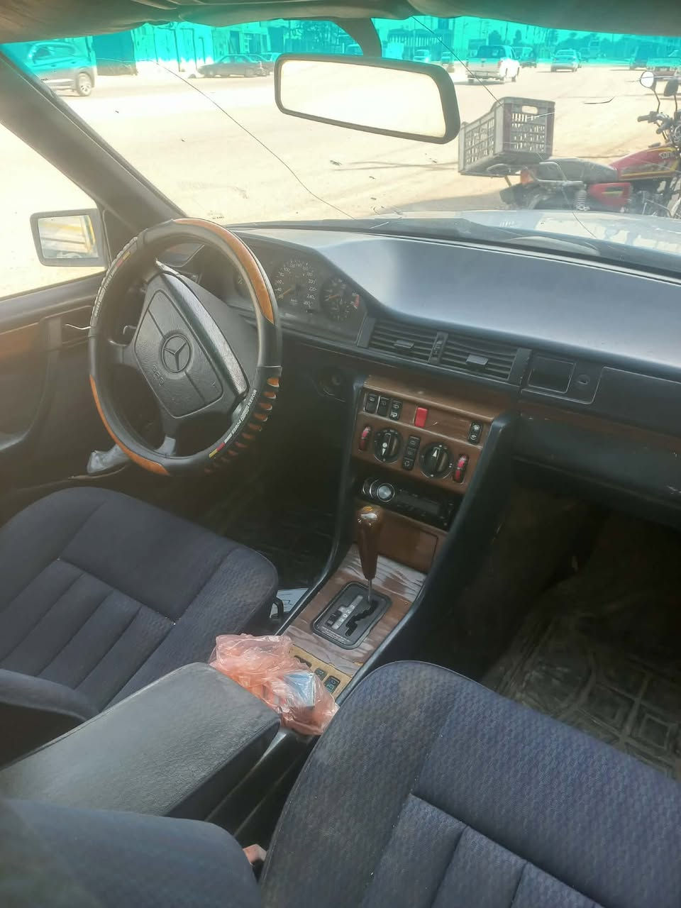 مارسدس دب ستيشن
موديل ١٩٩٢
محرك ٣٠٠ 
السعر ٥٨ $


**إذا كنت صاحب هذا الإعلان وتريد حذفه لأي سبب، رجاءا أرسل رسالة إلى الدعم الفني**