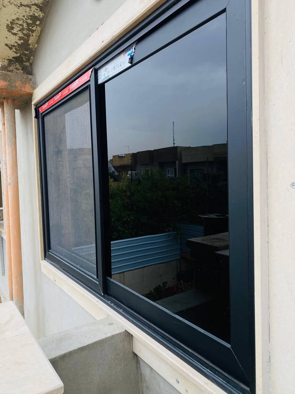 تم الإنجاز دار في حي السكر
شبابيك سلايت المنيوم ٤ خط تركي المنشأ
وشبابيك PVC اسود تركي المنشأ
وابواب PVC تركي
***********
***********
