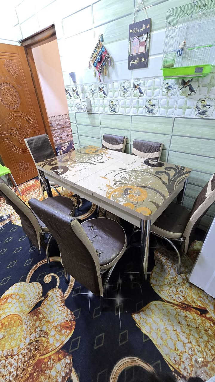 ميز طعام ٦ كراسي+ معرض السعر ٢٠٠ وبيهن مجال المكان ناصرية مركز حي الأمن الداخلي الهاتف ***********
