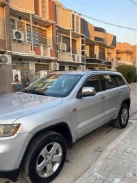 جيب موديل 12 السيارة بدون حادث من امريكه هنا بالعراق صار بيها صبغ اربع...