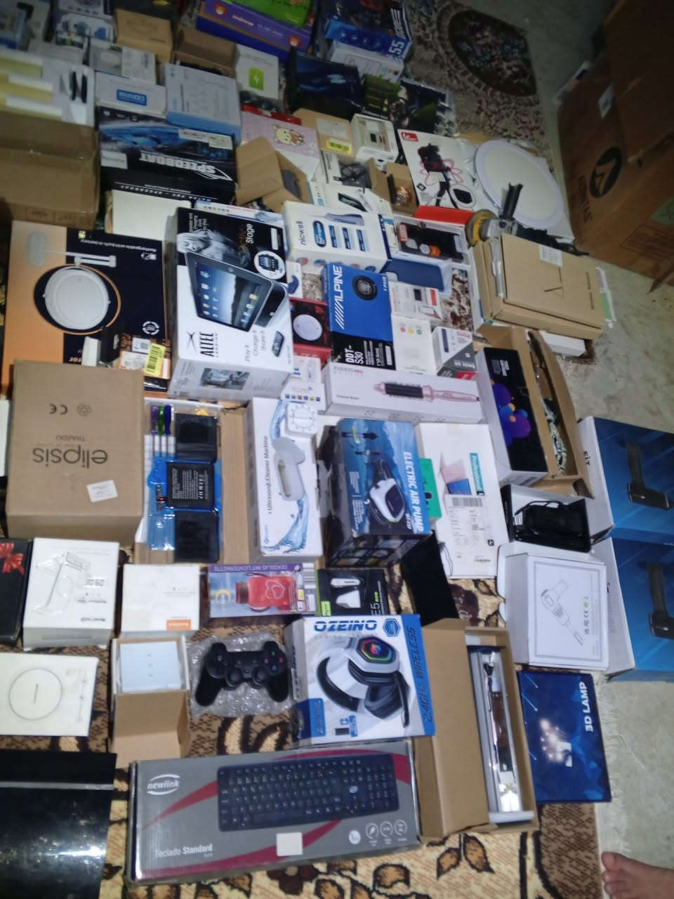 شلعة الكتروني تحسب أكثر من 115 قطعة
كله شغال بضاعة خير من الله من غير  2 كارتونن منزلي ما صورته متروس ترس 

من غير بعد قطع تقريبا 15-20 قطعة الكتروني ما مصورها 

يوجد فديو خاص .  

اعلى سعر ابيع ....


**إذا كنت صاحب هذا الإعلان وتريد حذفه لأي سبب، رجاءا أرسل رسالة إلى الدعم الفني**