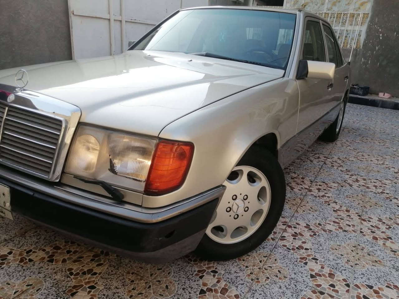 السلام عليكم مارسدس دب موديل 89 سياره بالجيس بدون اي ضربه صبغ عام تبريد ثلج حداديه جديده مكاني بغداد ***********
