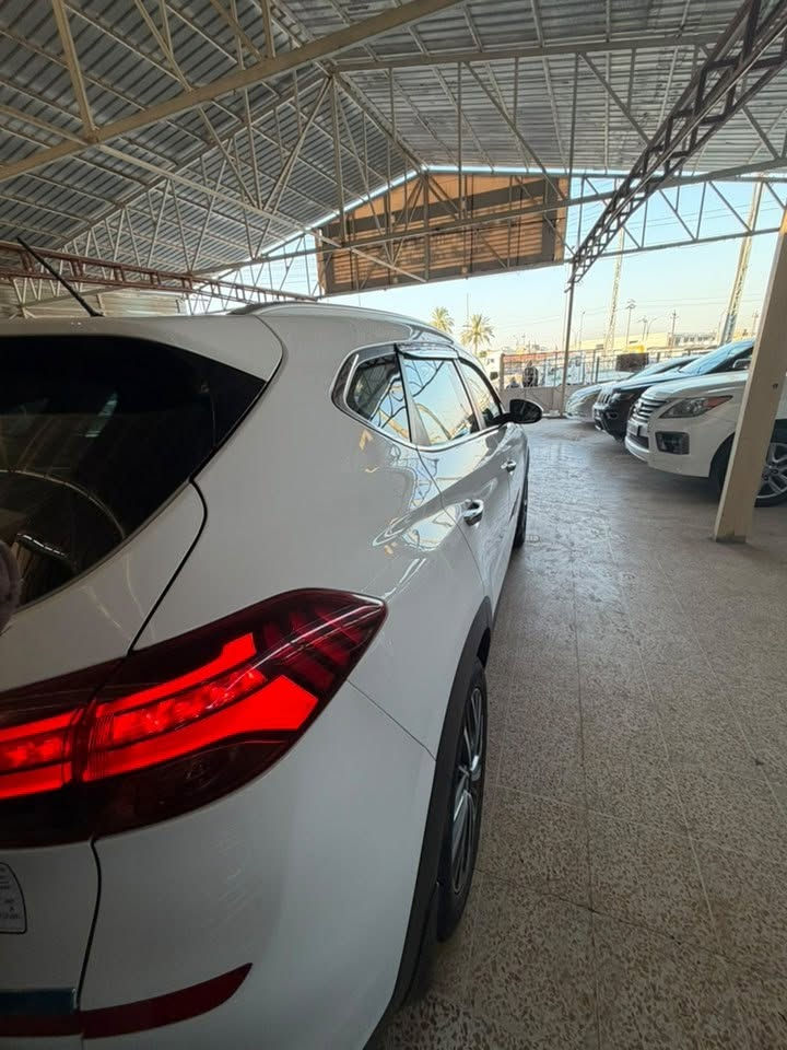 السلام عليكم
توسان 2019 خليجية شركة القاصد 
سيارة جديدة بدون صبغ بدون ضرر فقط ملاحضات بسيطة موصفات بصمة كشنات 2كهرباء شاشة جبيرة بصمات ابواب والتوسان موصفاتة معروفة مكان السيارة ديالى
للاستفسار الاتصال على الارقام او التفضل خاص
***********
***********
