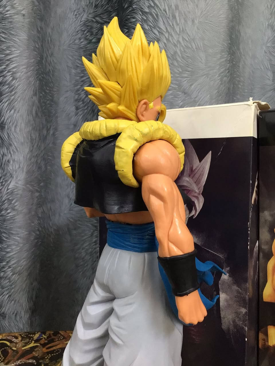 هذه هي مجموعة مجسمات شخصية "فيجيتو" من )Vegito( "فيجيتو" سلسلة "دراغون بول Dragon Ball) بارتفاع 33

سم. تتضمن المجموعة ثلاثة إصدارات مختلفة للشخصية: سوبر سایان بلو، وفيجيتو بشعر أسود عادي، وسوبر سايان. المجسمات مصنوعة من مادة PVC المتينة ومصممة بوضعية قتالية. تتراوح أوزان المجسمات تقريباً بين 798 جراماً

و 815 جراماً للقطعة الواحدة.

33cm


**إذا كنت صاحب هذا الإعلان وتريد حذفه لأي سبب، رجاءا أرسل رسالة إلى الدعم الفني**