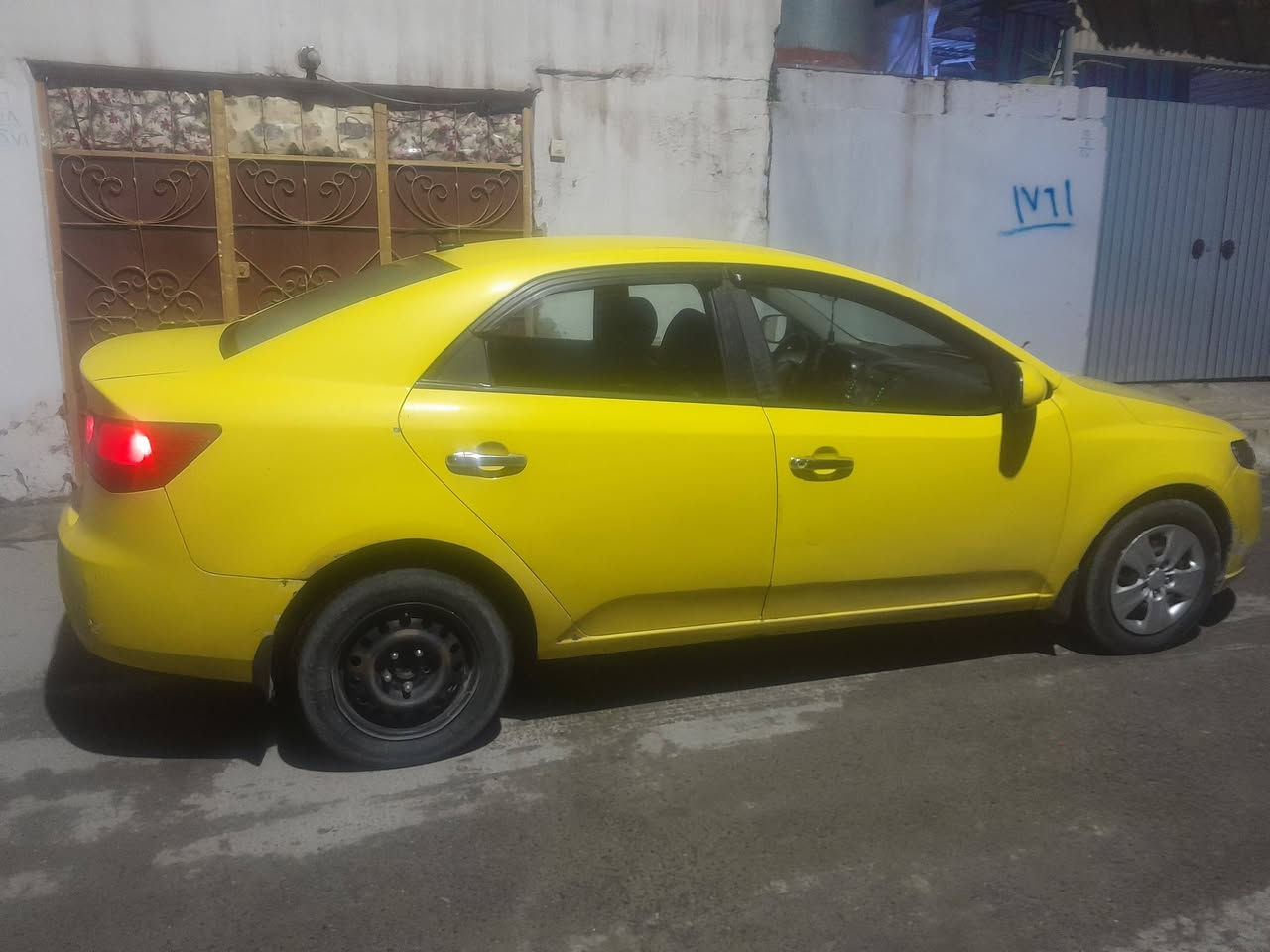 كيا فورتي 2010 رقم نينوى مسطره
ضرر قبق الصندوق تبديل الاصلي وتلقيطات تكسي 
محرك معمر جديد
كير شرط
طخم جديد 
كاربون بيها 
بطاريه جديده
تواير قبل شهر شادهن
هيئه وغرامات صفر
السعر ٨٥ وبيها مجال 
وترهم مراوس
***********
جاسم برجس الراشدي
