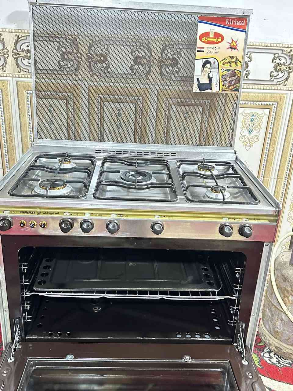 السلام عليكم
طباخ كريازي باب اول نظيف جدا اخو الجدبد  غراض كاملة افران شغالة ممتازة السعر 265 وبيه مجال بسيط 

عنواني مهندسين ***********بيه واتساب
