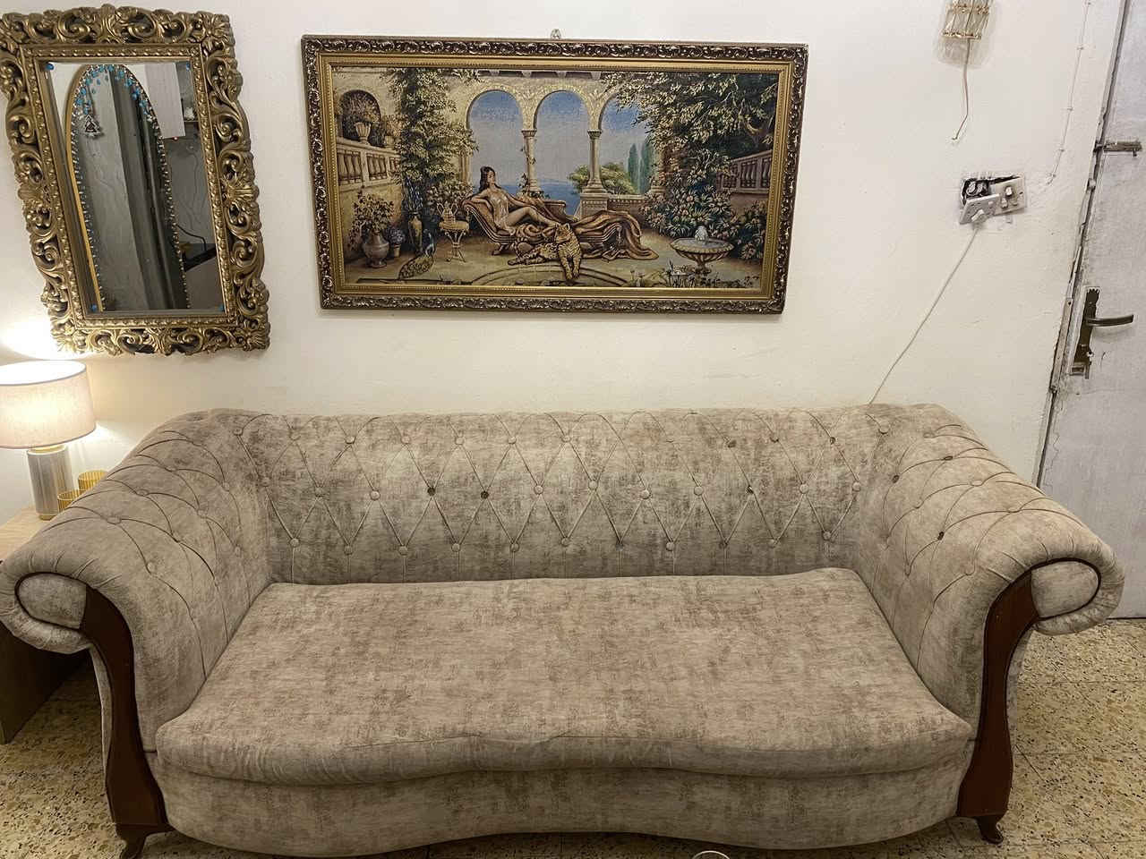 نص تخم تركي معه ميز وسطي مدور ب350 السيديه الخيزران ***********
