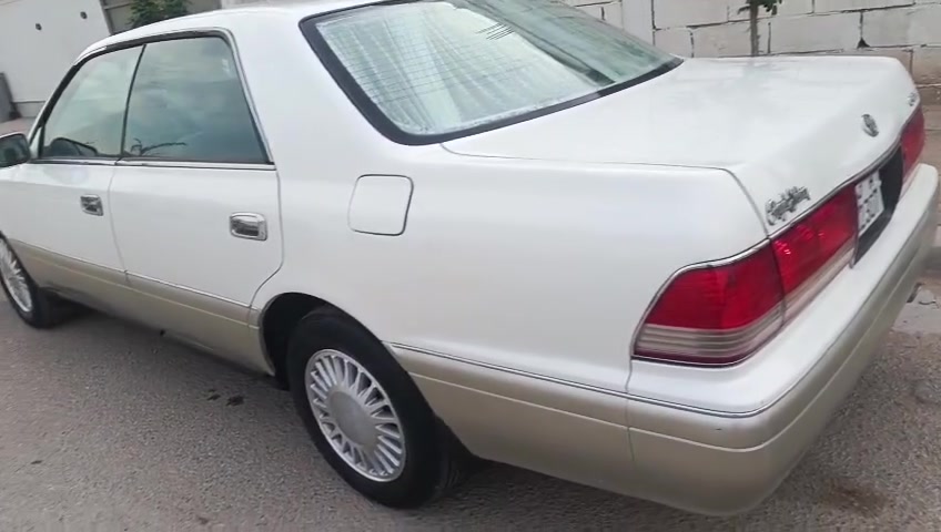سلام عليكم ورحمة الله وبركاته راس الثور للبيع موديل 96 رقم انبار انكليزي بأسمي مكفوله من الگصه ونقل الجثه والضربه ولعيب شرعي ولخياس وتبريد حداديه تخم تاير كير ومكينه فيفيتي عنوان كربلاء لسعر ٨٩ وبيه مجال لشراي رقم الهاتف ***********
