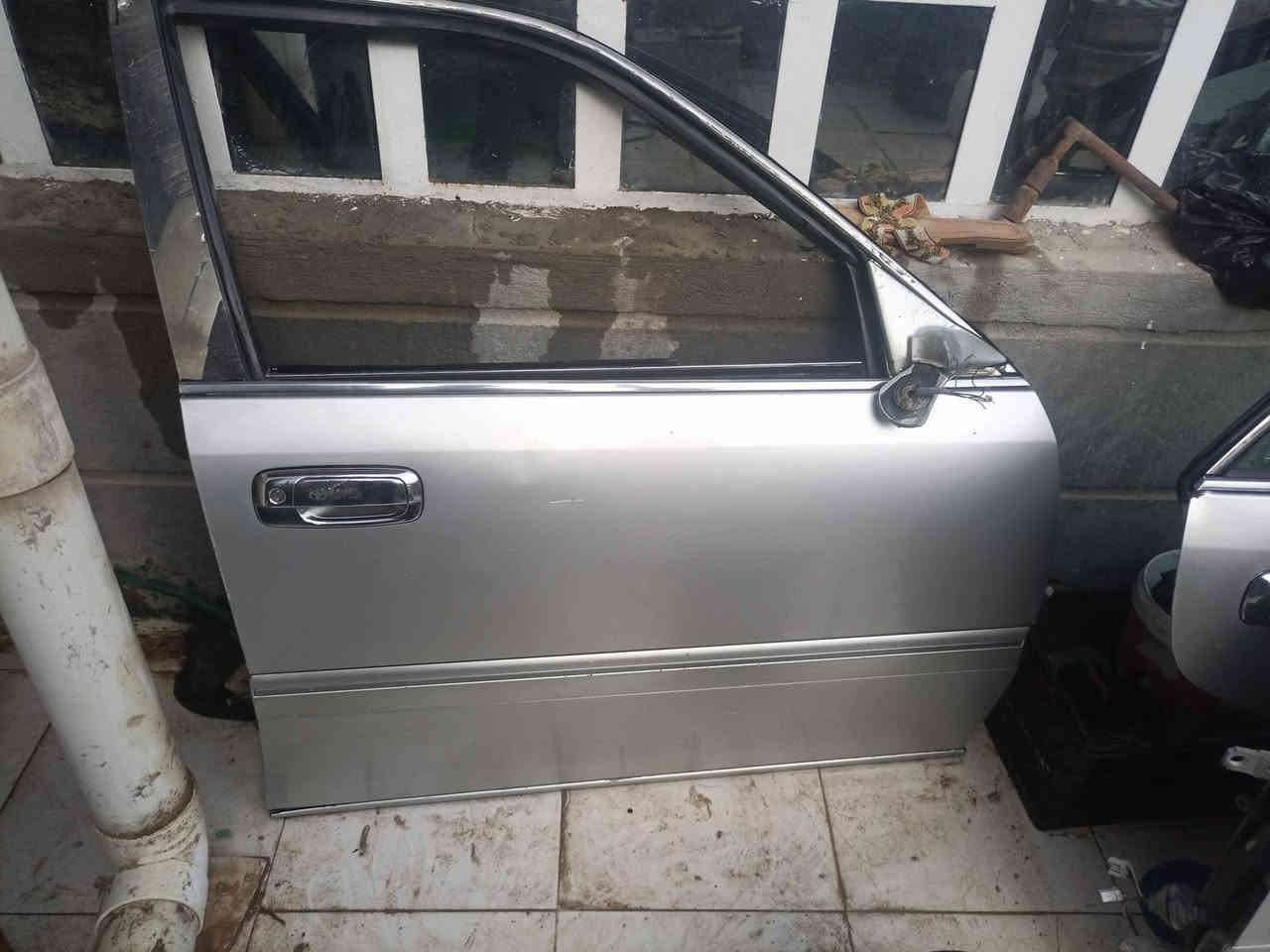 السلام عليكم بوب عدد 3  ملكه كرستال مقفلات منزوعان من سياره 
مكان شطره الشراي يتصل انه مكلف بنشر ***********
