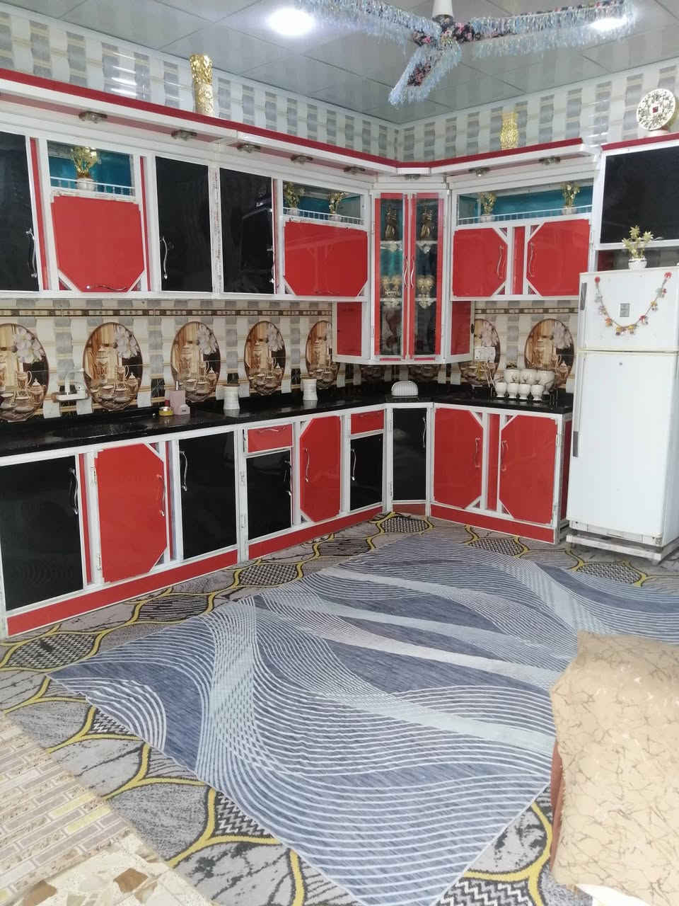 السلام عليكم
دار سكني للبيع 
طابو زراعي سند ٢٥ 
العنوان / /بابل المدحتية شارع  العماره قرب الصوره ثاني بيت عن الشارع الرايسي يبعد عن الشارع ٢٠ م 
المساحة//٢٣٢م 
الواجه //١٣ 
 عدد الغرف ٢
استقبال
صاله  
مطبخ
صحيات داخليه وخارجيه
طارمه +حديقه
خدمات كامله 
السعر //95 وبيه مجال
تحويل مباشر بعد الشراء
***********
