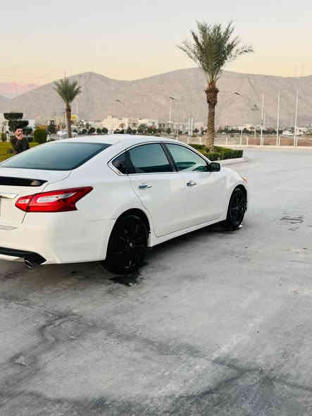 نیسان ئاڵتیما سپی بەفری (2017)
مواسافەت (S) کراوەتە بە (SR)
مواسافەت :شاشە کامیرە ویل کرۆم بەسمە دەرکە بەسمە سێ مۆدی لێخوڕینی هەیە (eco,sport,normal) 
سەیارەکە یەک چامەلەخی بۆیاخە لەگەل پەڵیەکی دەرکەی 
سەیارەکە (60m)هەزار مایل رۆشتەوە
سەیارەکە نمونەیە لە جوانی 
٤ر تایی لۆکی لەسەرە 
نرخ:125 محمالە 
***********
*********** رانية
