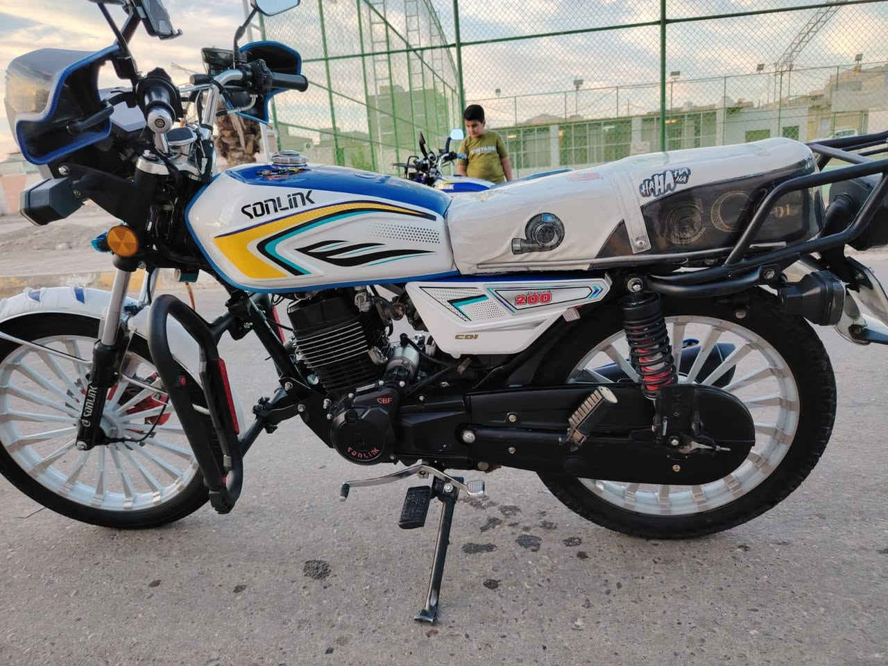 سلام عليكم دراجه للبيع موديل 25محرك200نضافه خير من الله نقص ستانه وصط فقط سعر 950شراي يتصل وراق بي ***********
