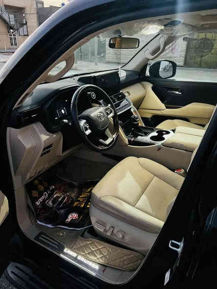 سلام عليكم حبايب سياره لاندكروز بلاك موديل ٢٠٢٥  اللون اسود ماشيه ٦٠٠٠ اخت الزيرو السياره فول موصفات ومكفوله من كلشي الرقم بغداد باسمي سياره بالكارتون وبلعافيه ع الياخذهه السعر ٨٤ اربعه وثمانون يعني ثمانيه دفاتر واربعين بيه مجال كلش قليل للاستفسار الاتصال على الرقم ***********
