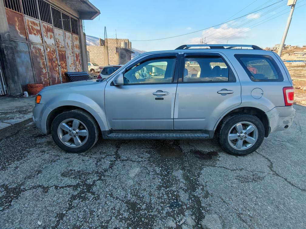 فۆرد ئسکێپ چوار پستن دەبڵ اکسل مۆدیل 2012 ڕەقەم هەولێر سەنەوی تازەیە سێ پارچە بۆیاغە پێش و پشتی کەپسە سیستەم غاز ئیتاڵی تەبرید سارد و گەرم بەشەرت گێڕو مەکینەو کارەباییاتی مەزبووت
شوێن سۆران 
سعر 105 و مەجال
***********
*********** سوران, أربيل
