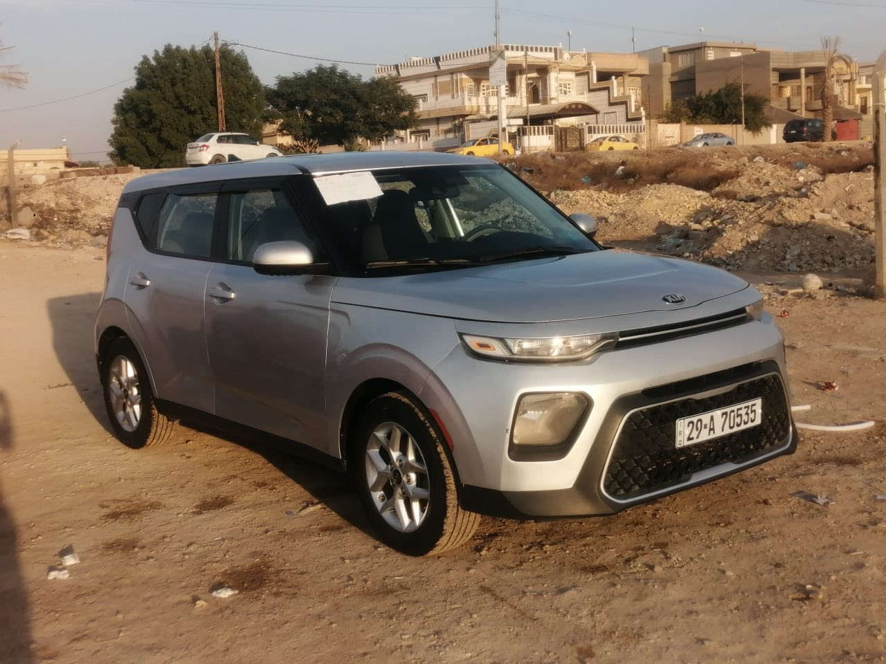 للبيع كيا صول 2020 وارد امريكي 
مواصفات نص فول 
حادثهه دعاميه امامي فقط بدون ايرباك 
شاشه كبيره كامره دواره بصمه 
رقم واسط بسم ولد صديقي تحويل ثاني يوم 
السعر ١٤٥$ وبيهه مجال 
لاستفسار لاتصال عل الرقم ***********
